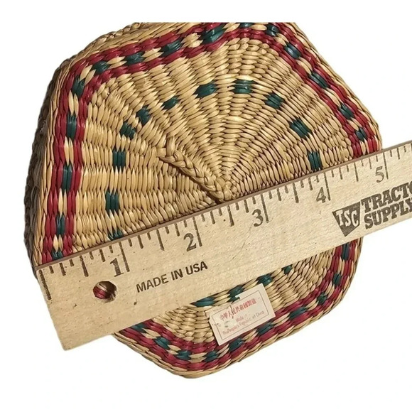 Vtg Handwoven Sweetgrass Basket w Lid from The Peoples Republic China 3" x 5" - Picture 9 of 9